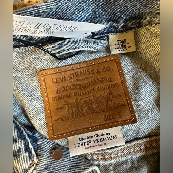 NWT Levi’s Patched Denim Jean Jacket S - Picture 9 of 9